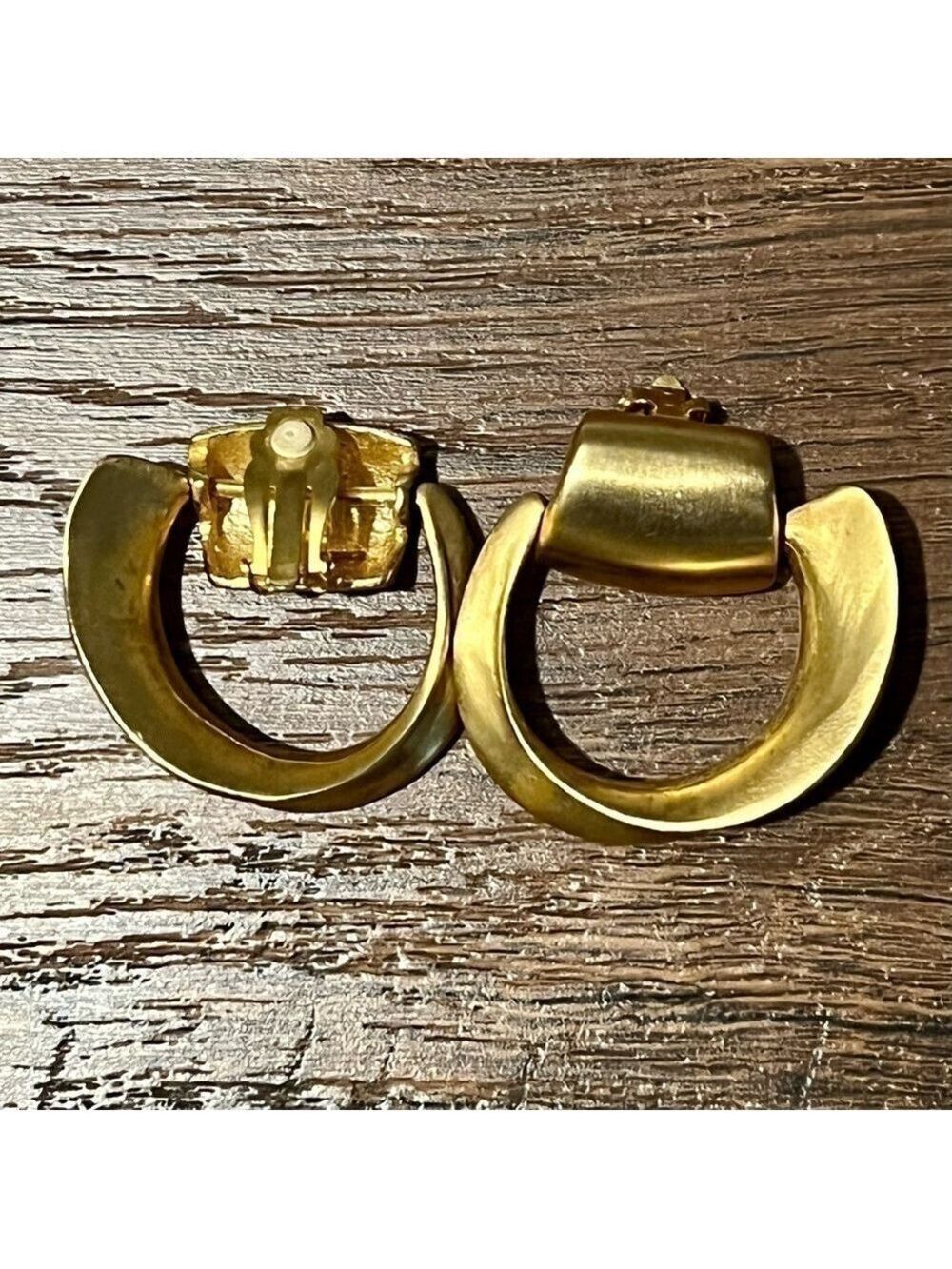 𝅺vintage 80s clip earrings